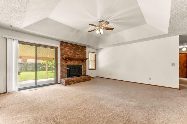 3237 S Kings Avenue, Springfield, MO 65807