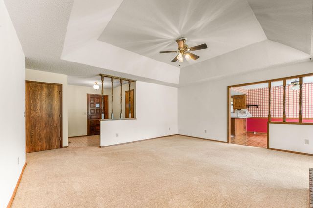 3237 S Kings Avenue, Springfield, MO 65807