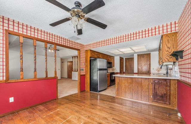 3237 S Kings Avenue, Springfield, MO 65807