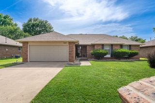 3237 S Kings Avenue, Springfield, MO 65807