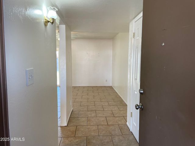 1009 W MICHELLE Drive, Phoenix, AZ 85023