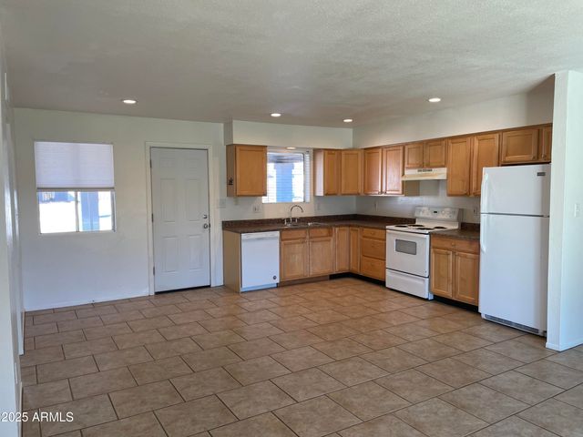 1009 W MICHELLE Drive, Phoenix, AZ 85023