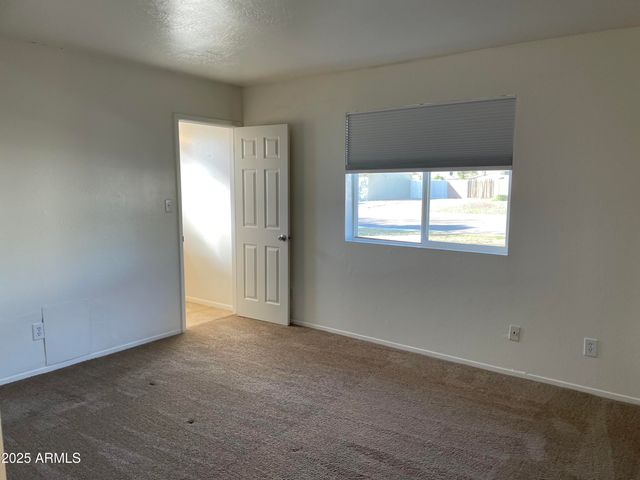 1009 W MICHELLE Drive, Phoenix, AZ 85023