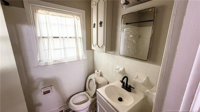 940 Fleetwood Drive, Fayetteville, NC 28305