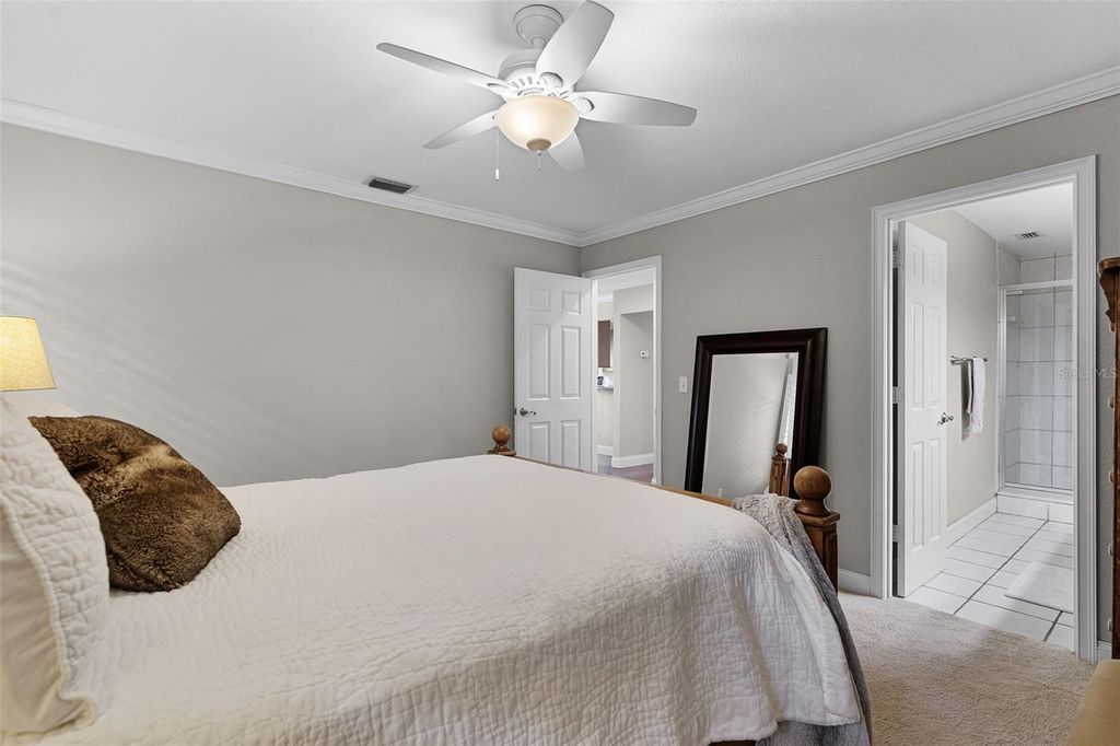 Image 12 of property listing at 538 W PAR STREET 538, Orlando, FL 32804