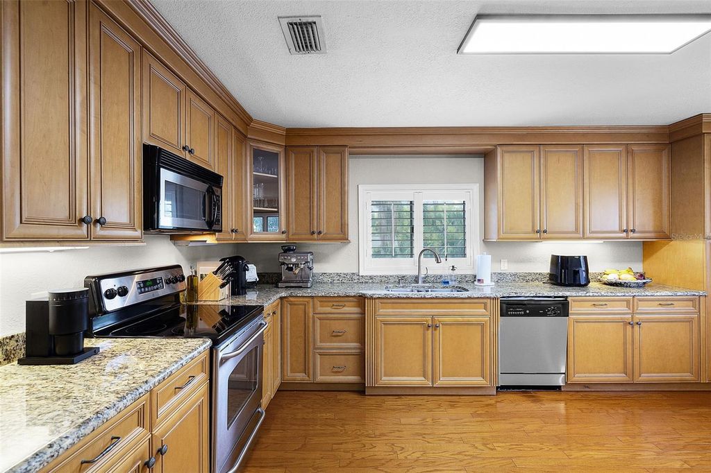 Image 8 of property listing at 538 W PAR STREET 538, Orlando, FL 32804