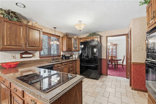 17 Grant Cir, South Fayette, PA 15057