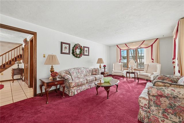 17 Grant Cir, South Fayette, PA 15057