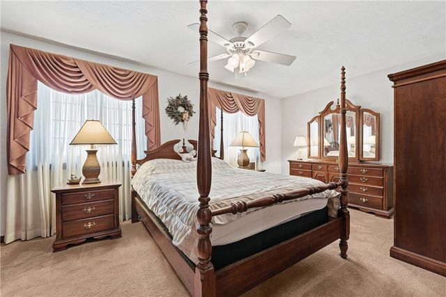 17 Grant Cir, South Fayette, PA 15057