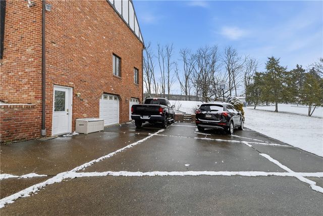 17 Grant Cir, South Fayette, PA 15057
