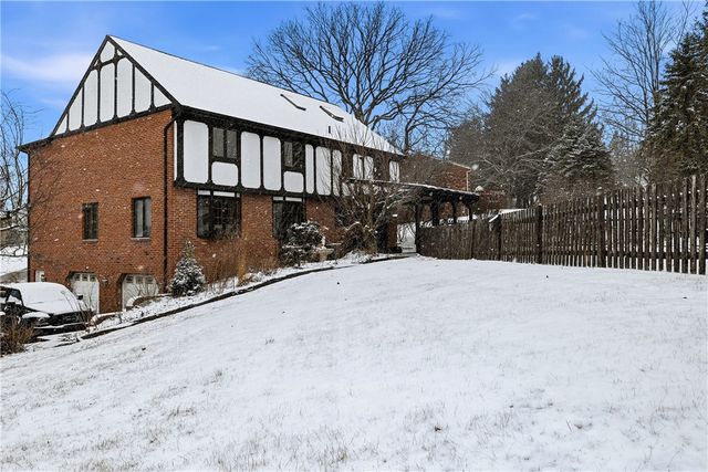 17 Grant Cir, South Fayette, PA 15057