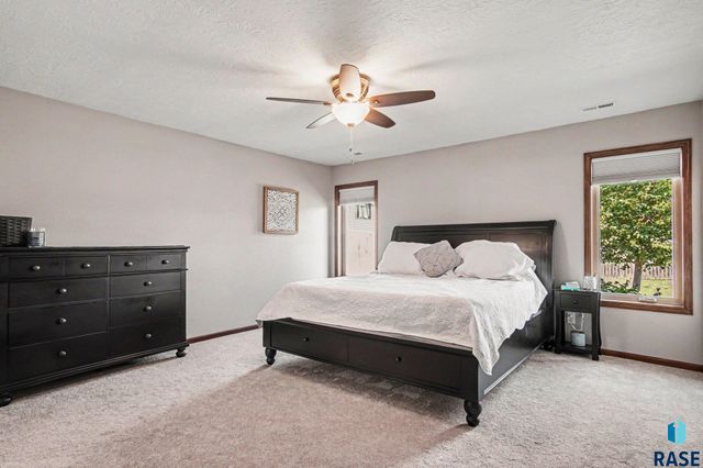 5800 W Yukon Trl Trail, Sioux Falls, SD 57107