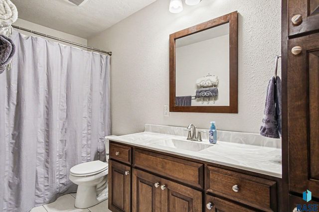 5800 W Yukon Trl Trail, Sioux Falls, SD 57107