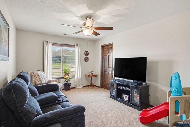 5800 W Yukon Trl Trail, Sioux Falls, SD 57107