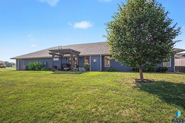 5800 W Yukon Trl Trail, Sioux Falls, SD 57107