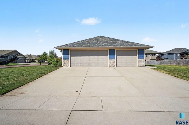 5800 W Yukon Trl Trail, Sioux Falls, SD 57107