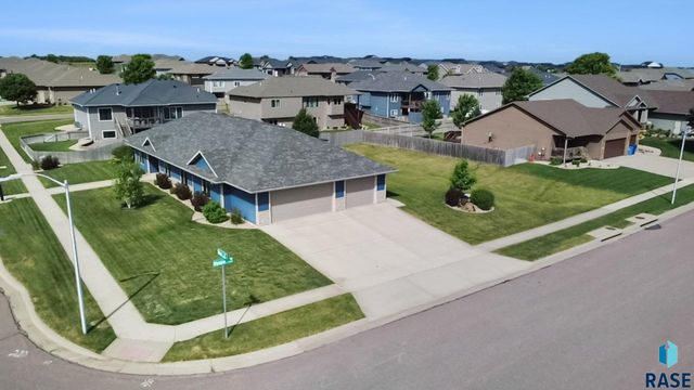 5800 W Yukon Trl Trail, Sioux Falls, SD 57107