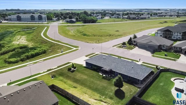 5800 W Yukon Trl Trail, Sioux Falls, SD 57107