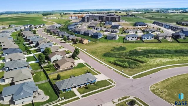 5800 W Yukon Trl Trail, Sioux Falls, SD 57107
