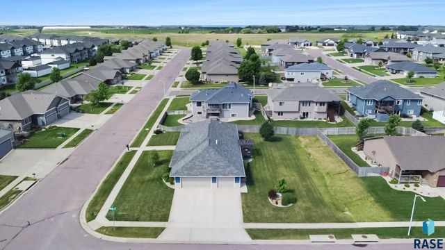 5800 W Yukon Trl Trail, Sioux Falls, SD 57107
