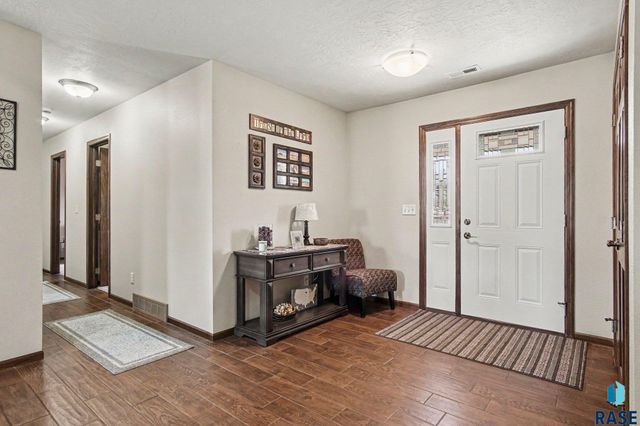 5800 W Yukon Trl Trail, Sioux Falls, SD 57107