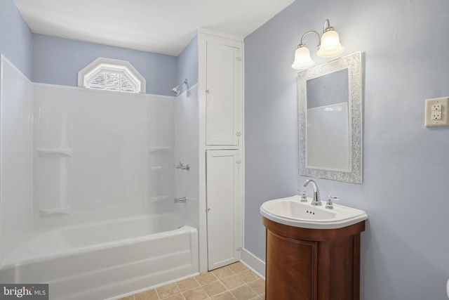 319 W WATER ST, Dover, DE 19904