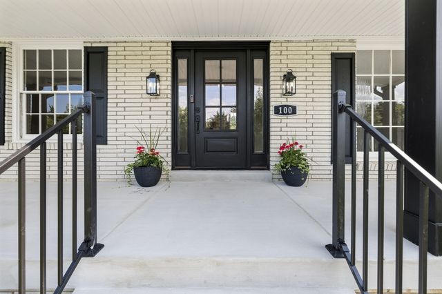 100 Catalpa Dr, Mount Juliet, TN 37122