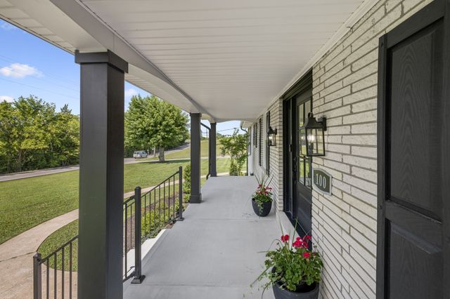 100 Catalpa Dr, Mount Juliet, TN 37122