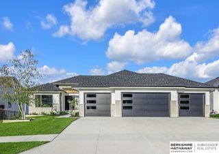 5503 N 207 Street, Elkhorn, NE 68022