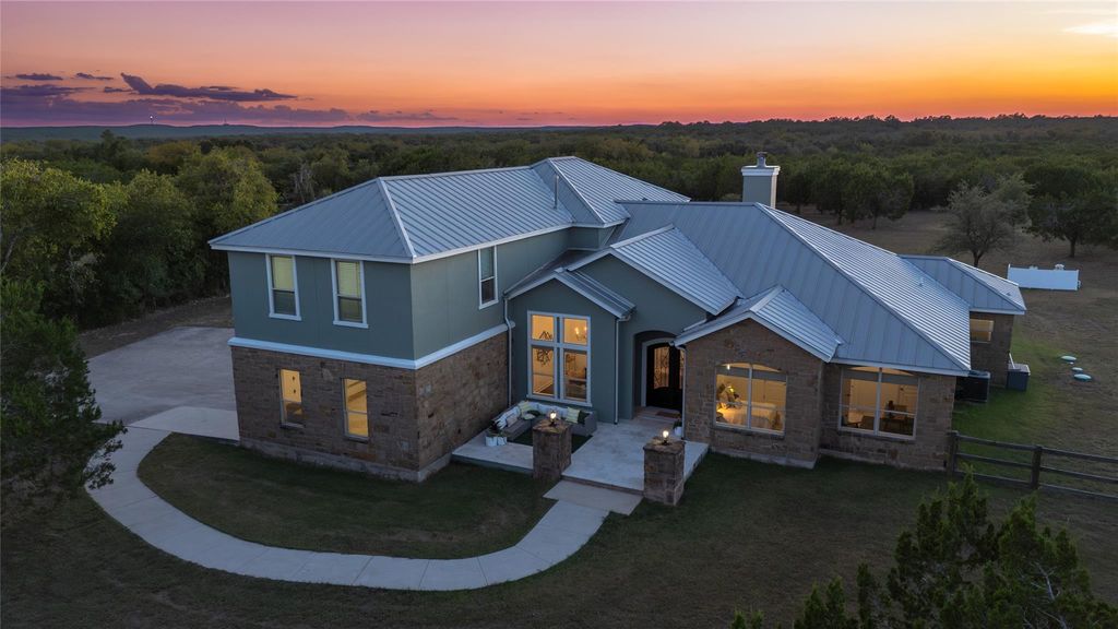 724 Chama TRCE, Dripping Springs, TX 78620