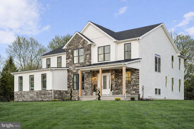 906 S COLLEGEVILLE RD, Phoenixville, PA 19460