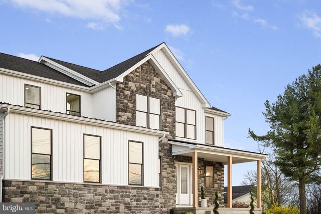 906 S COLLEGEVILLE RD, Phoenixville, PA 19460