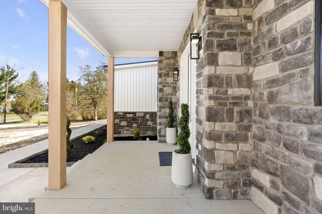 906 S COLLEGEVILLE RD, Phoenixville, PA 19460