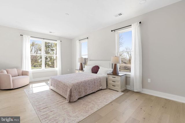906 S COLLEGEVILLE RD, Phoenixville, PA 19460