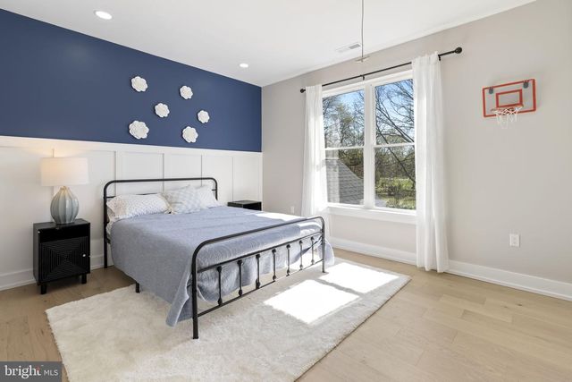 906 S COLLEGEVILLE RD, Phoenixville, PA 19460