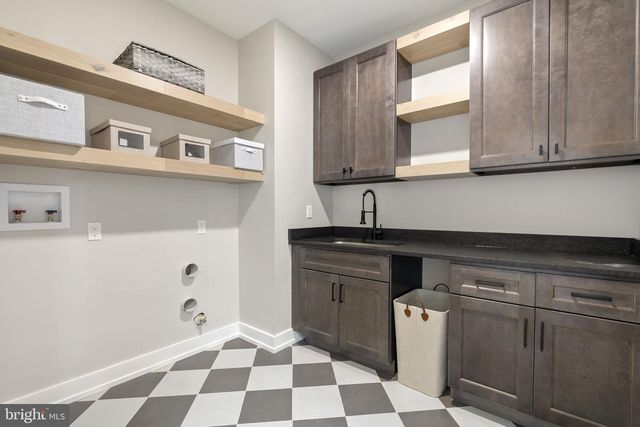 906 S COLLEGEVILLE RD, Phoenixville, PA 19460