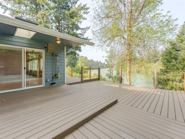 2020 GREENLEAF Dr, North Bonneville, WA 98639