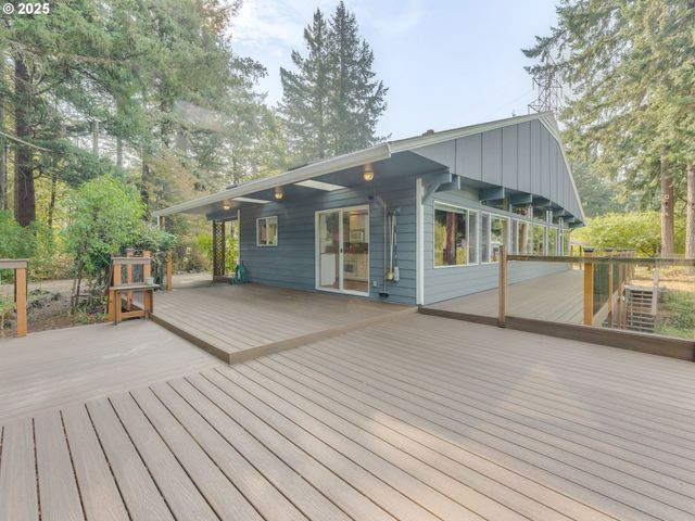 2020 GREENLEAF Dr, North Bonneville, WA 98639