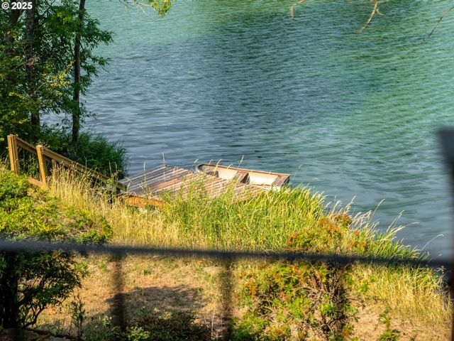 2020 GREENLEAF Dr, North Bonneville, WA 98639