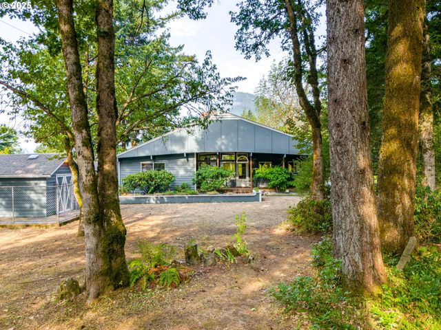 2020 GREENLEAF Dr, North Bonneville, WA 98639