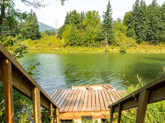 2020 GREENLEAF Dr, North Bonneville, WA 98639