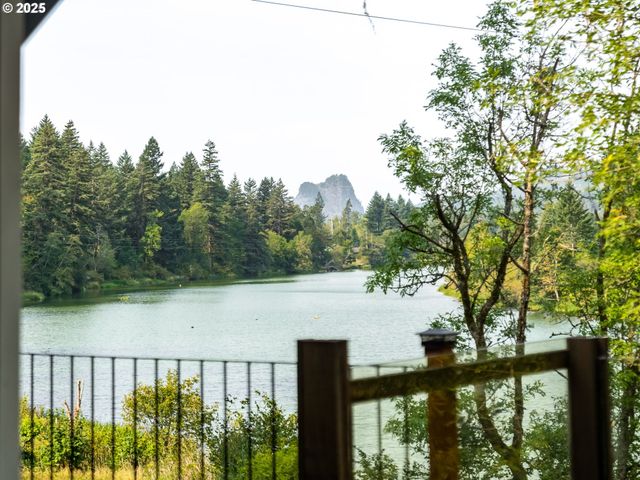 2020 GREENLEAF Dr, North Bonneville, WA 98639