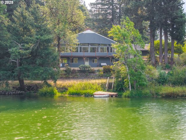 2020 GREENLEAF Dr, North Bonneville, WA 98639