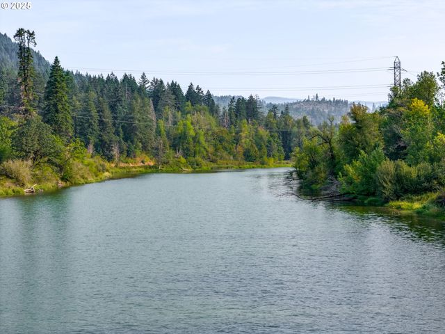 2020 GREENLEAF Dr, North Bonneville, WA 98639