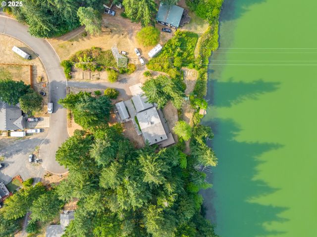 2020 GREENLEAF Dr, North Bonneville, WA 98639