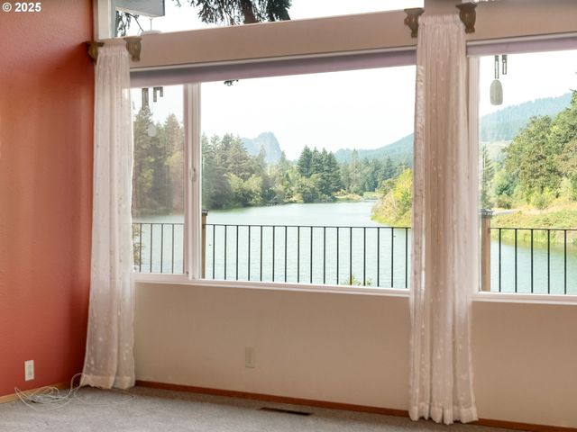 2020 GREENLEAF Dr, North Bonneville, WA 98639