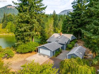 2020 GREENLEAF Dr, North Bonneville, WA 98639