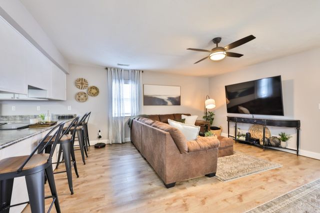 4592 Lomax Ct, Murrells Inlet, SC 29576