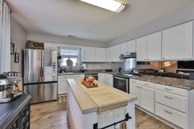 4592 Lomax Ct, Murrells Inlet, SC 29576