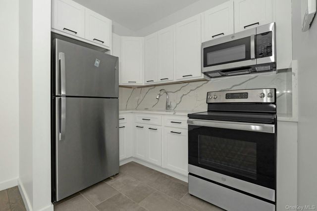 962 S Route 9W 306, Congers, NY 10920